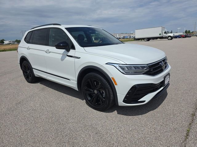 Used 2023 Volkswagen Tiguan SE R-Line FWD image 15