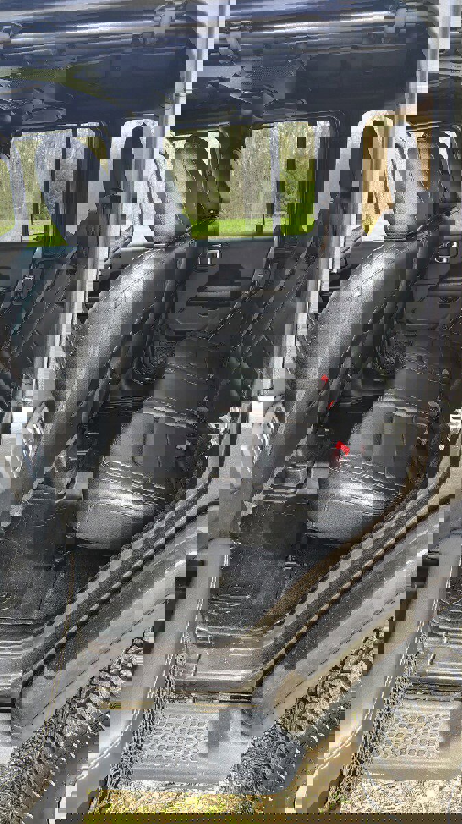 Used 2018 Jeep Wrangler Unlimited Sahara image 18