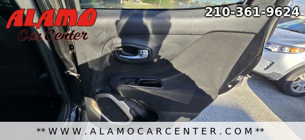 Used 2017 Jeep Renegade Latitude w/ Advanced Technology Group image 27