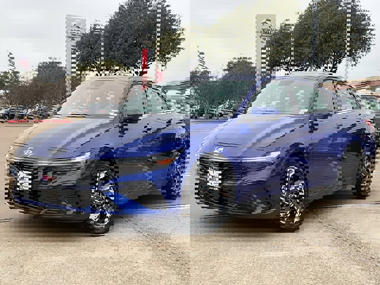 Used 2025 Hyundai Elantra SEL image 2