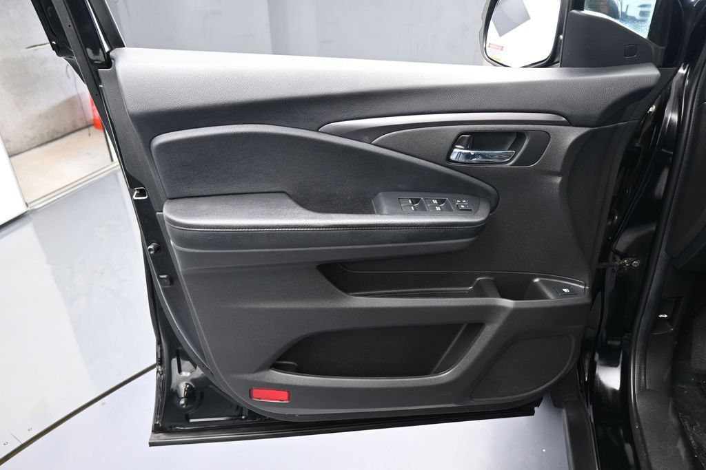 Used 2022 Honda Pilot Sport image 12