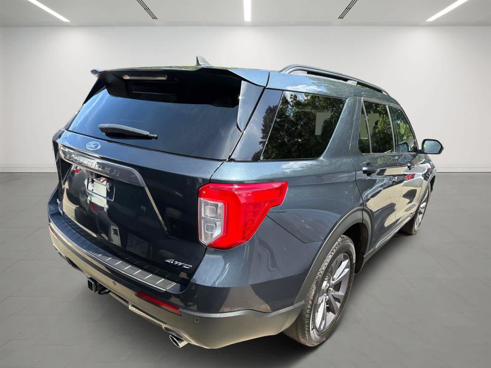 Used 2023 Ford Explorer XLT w/ Equipment Group 202A AWD/4WD image 3