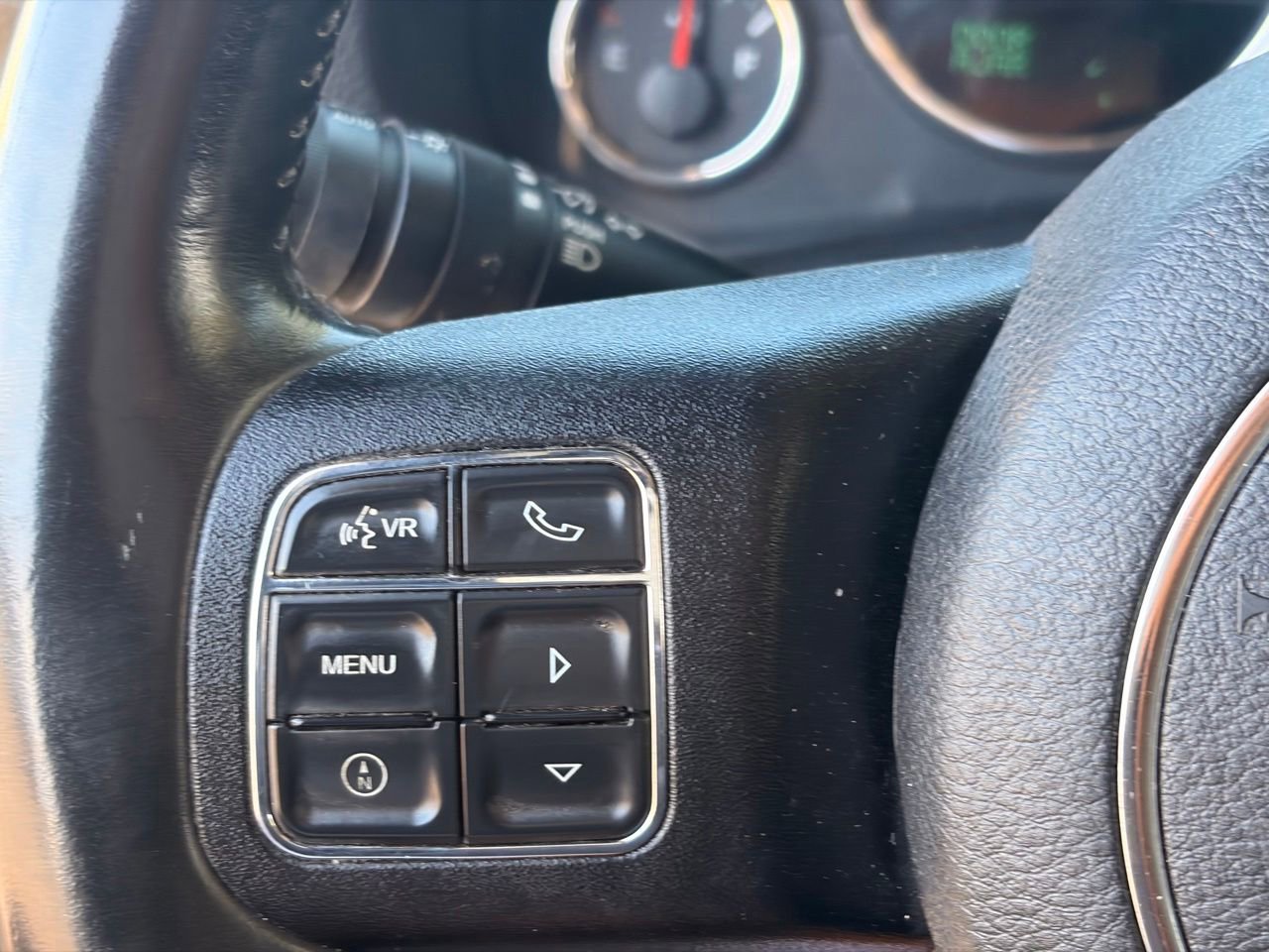 Used 2015 Jeep Wrangler Unlimited Sahara w/ Connectivity Group AWD/4WD image 27