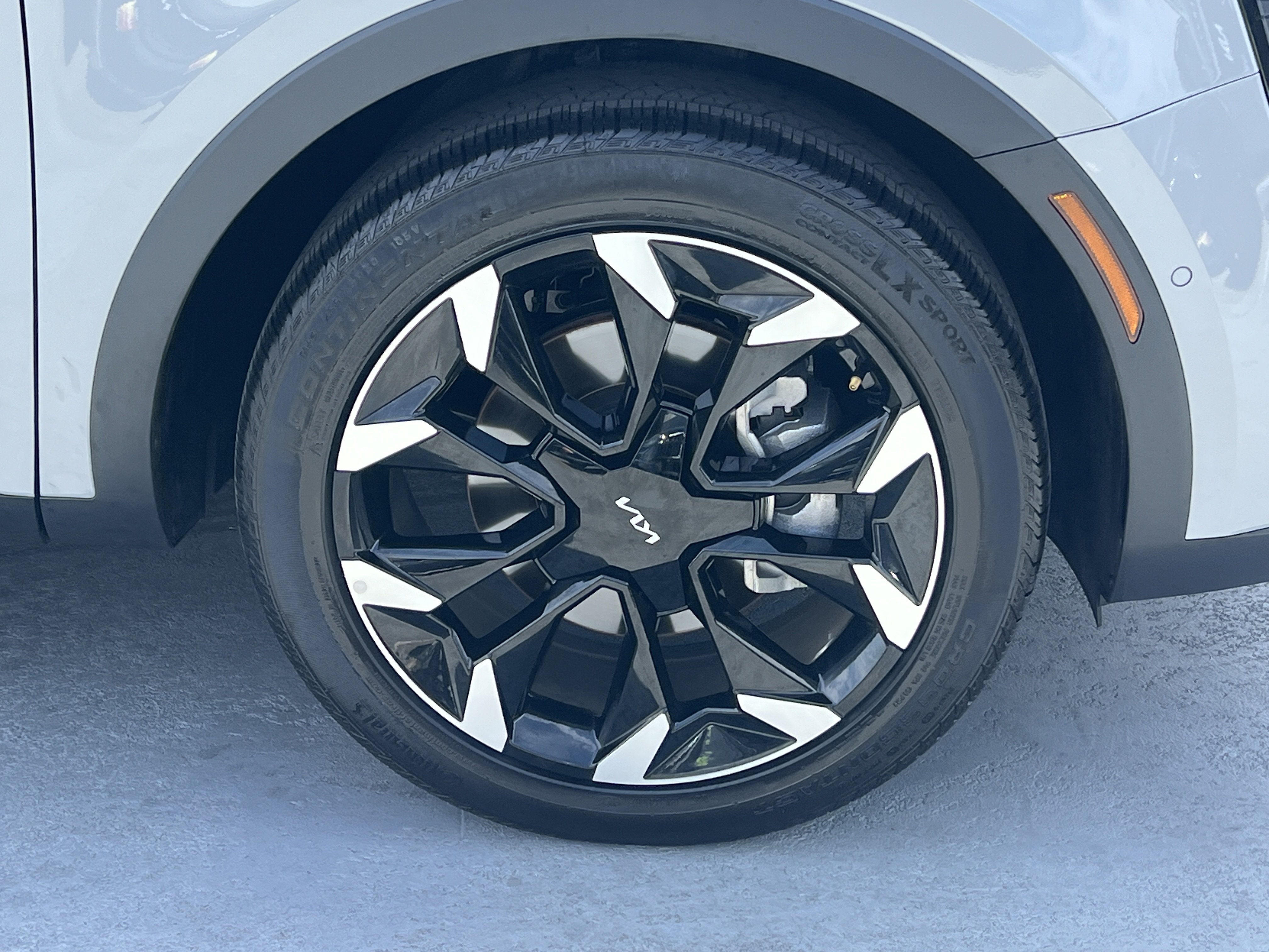 Certified 2025 Kia Sorento SX FWD image 13