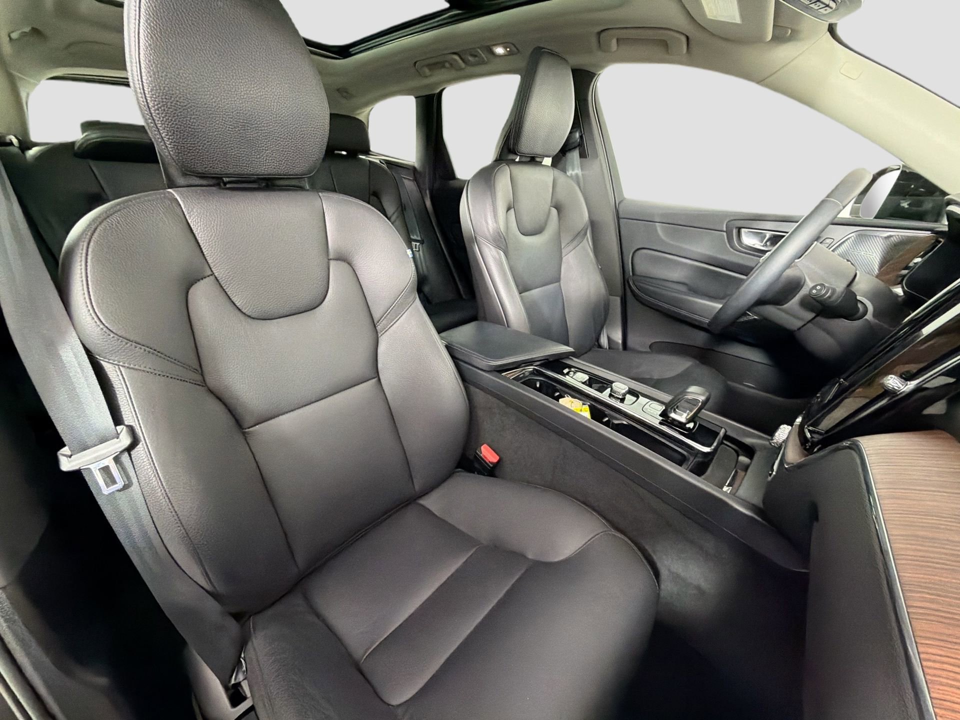 Certified 2023 Volvo XC60 B5 Plus FWD image 28