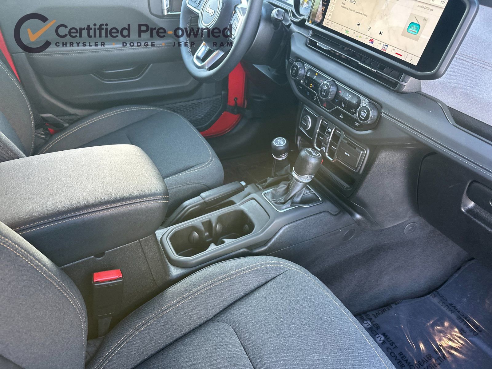 Used 2025 Jeep Wrangler Unlimited Sahara image 17