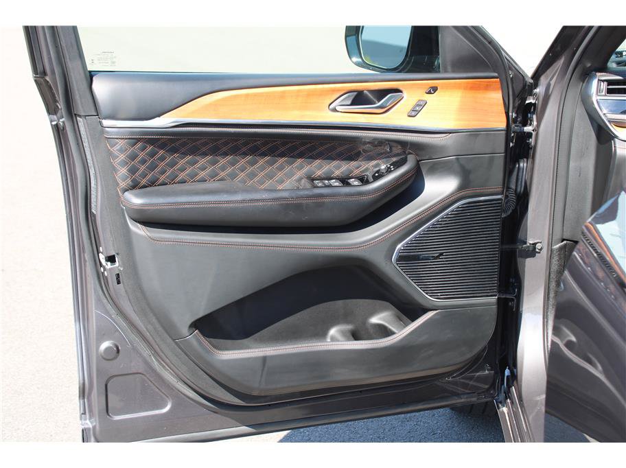Used 2022 Jeep Grand Cherokee Summit AWD/4WD image 7