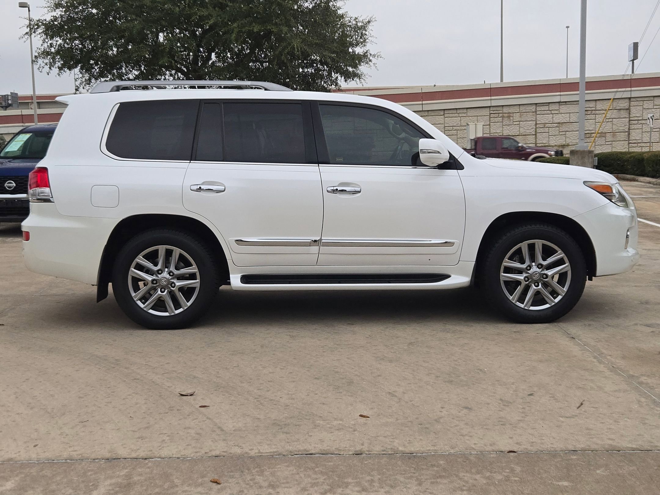 Used 2014 Lexus LX 570 4WD image 8