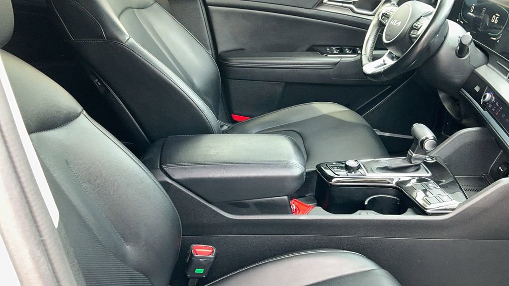 Certified 2023 Kia Sportage EX image 20
