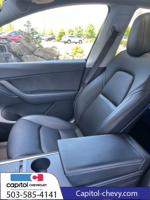 Used 2022 Tesla Model Y Long Range AWD/4WD image 2