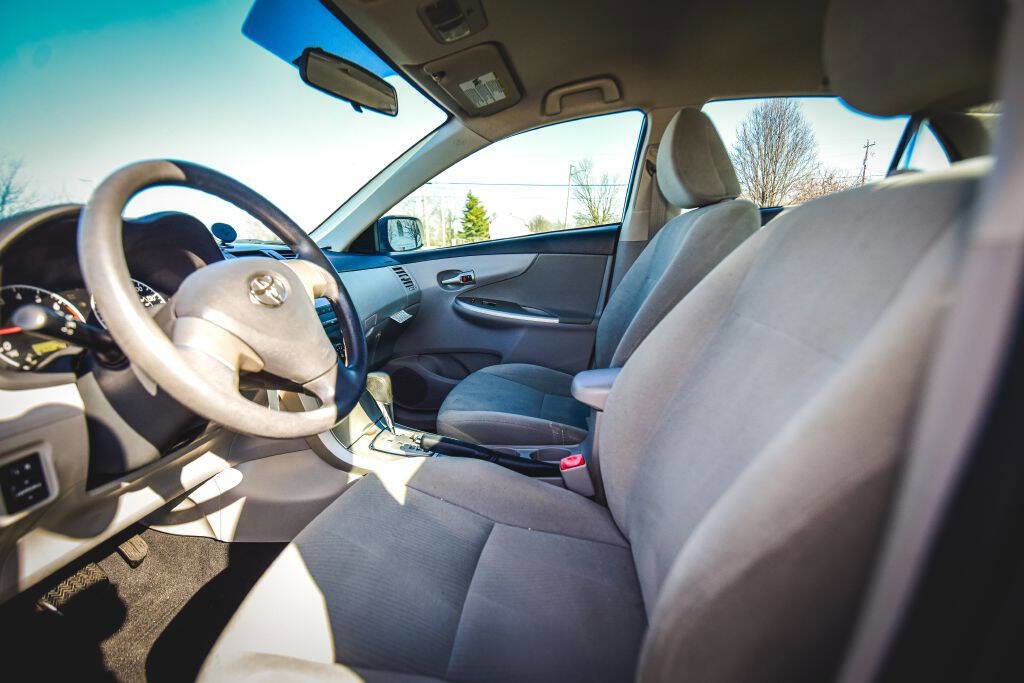 Used 2011 Toyota Corolla LE image 24