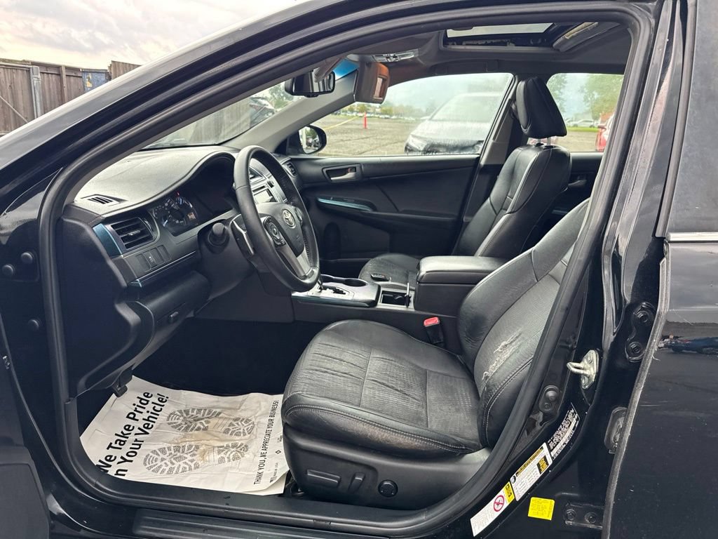 Used 2014 Toyota Camry SE w/ Moonroof Package FWD image 30