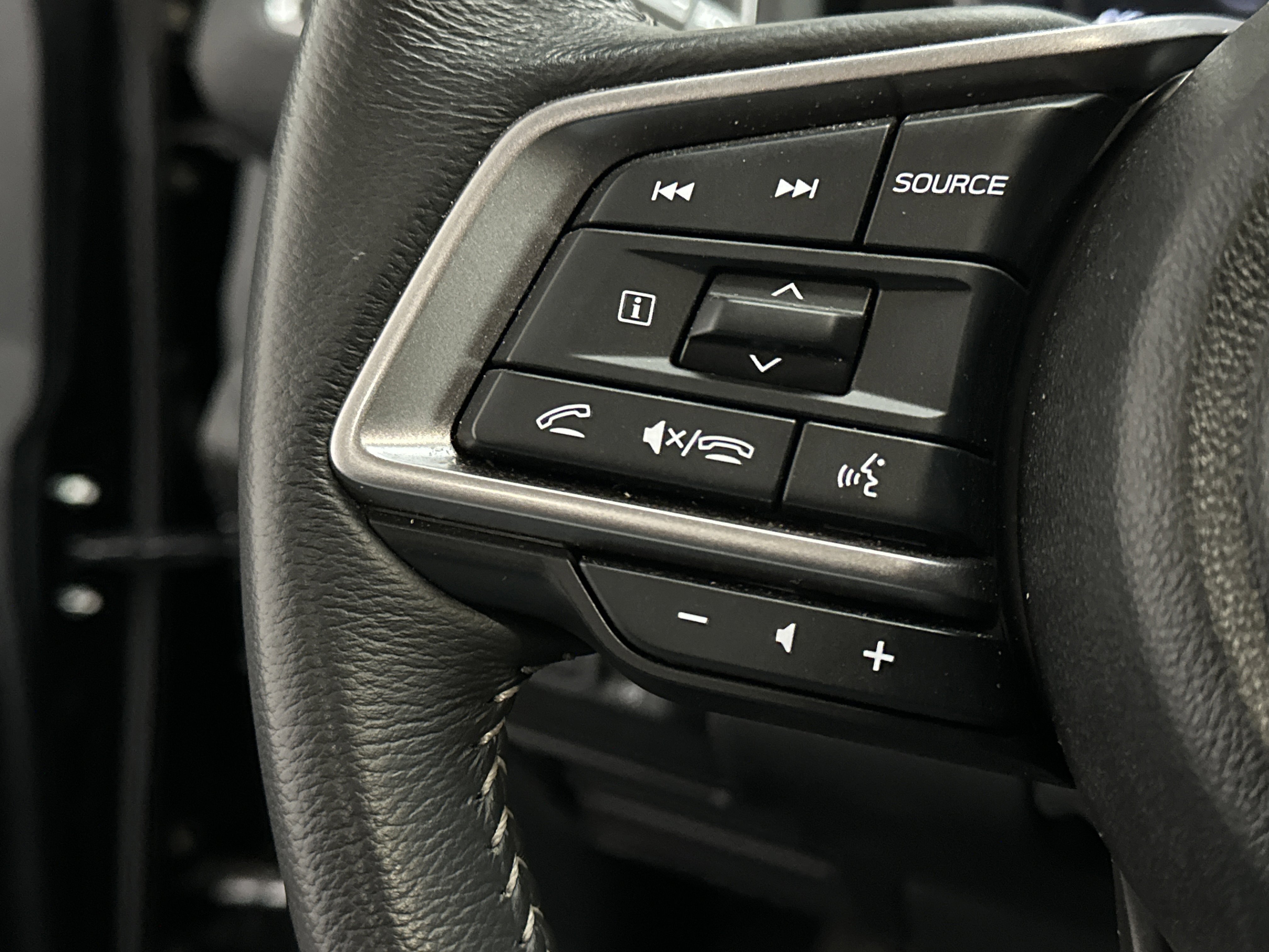 Certified 2025 Subaru Ascent Premium image 28