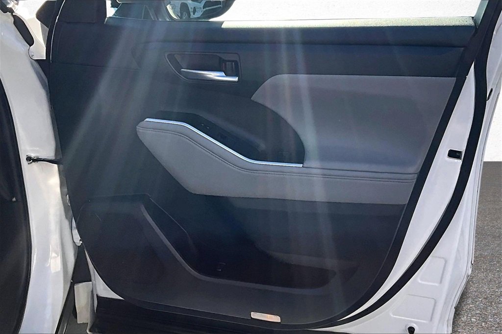 Certified 2022 Toyota Highlander XLE image 29