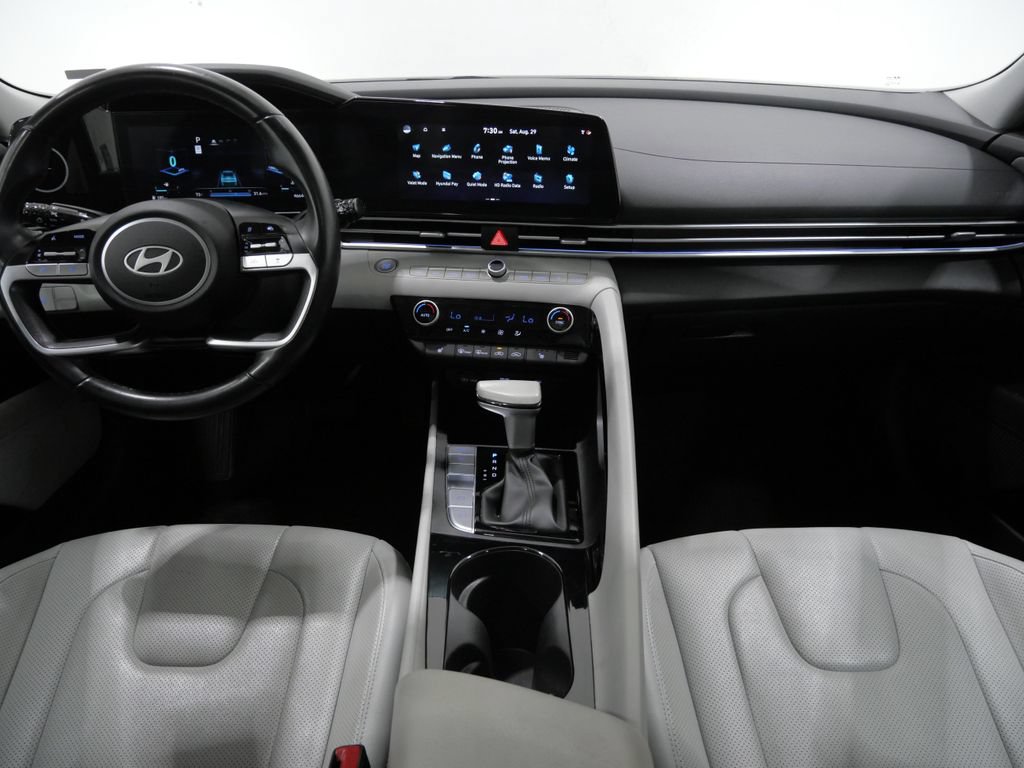 Used 2025 Hyundai Elantra Limited FWD image 11