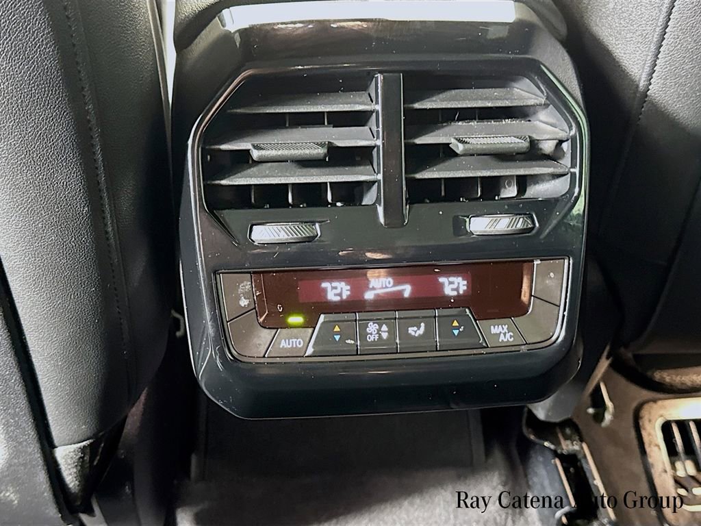 Used 2023 BMW iX xDrive50 w/ Sport Package AWD/4WD image 25