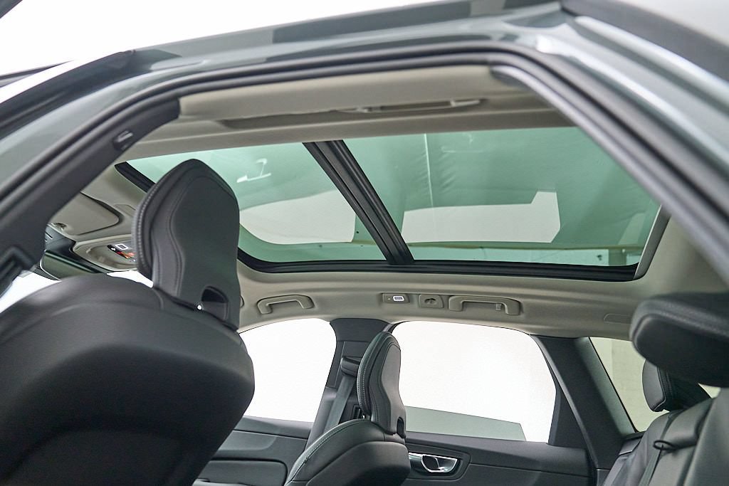 New 2026 Volvo XC60 T8 Ultra w/ Climate Package AWD/4WD image 23