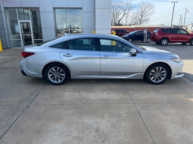 Used 2019 Toyota Avalon XLE w/ Moonroof Package image 6