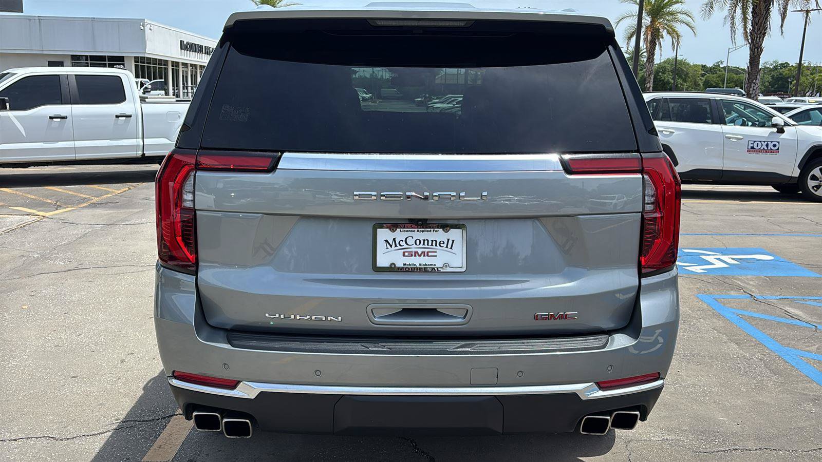 Certified 2025 GMC Yukon Denali AWD/4WD image 6