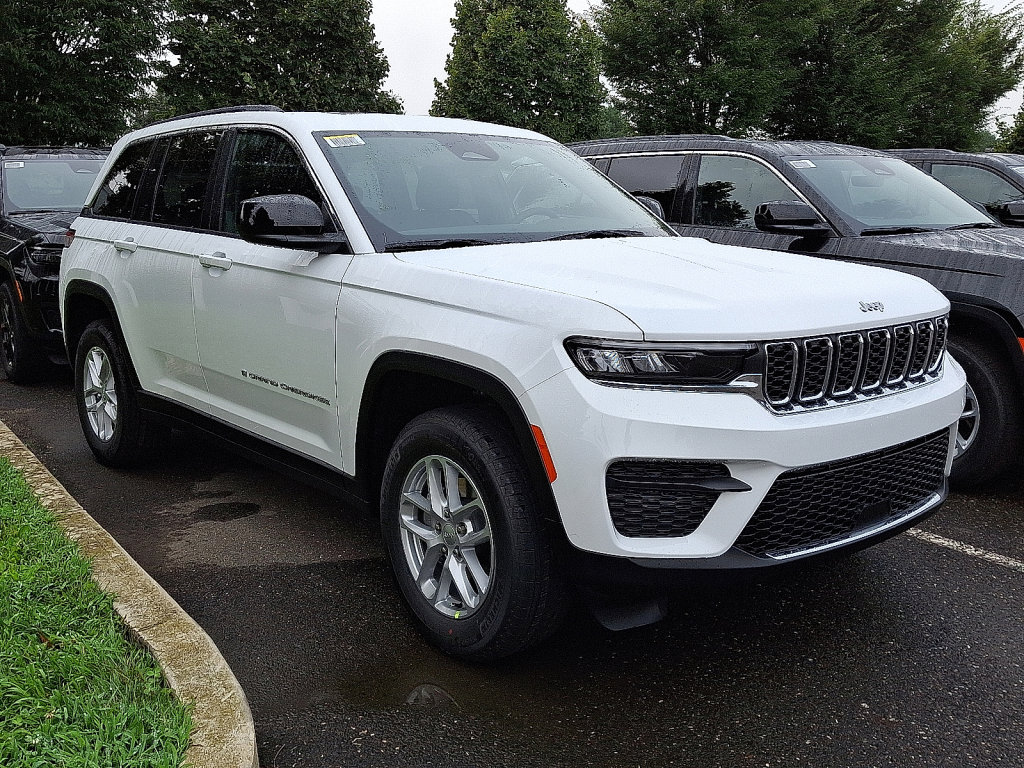 New 2025 Jeep Grand Cherokee Laredo X w/ Luxury Tech Group I image 3