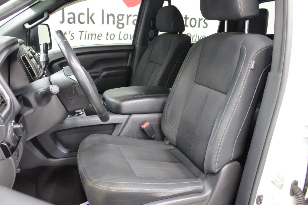 Used 2019 Nissan Titan SV w/ SV Convenience Package AWD/4WD image 15