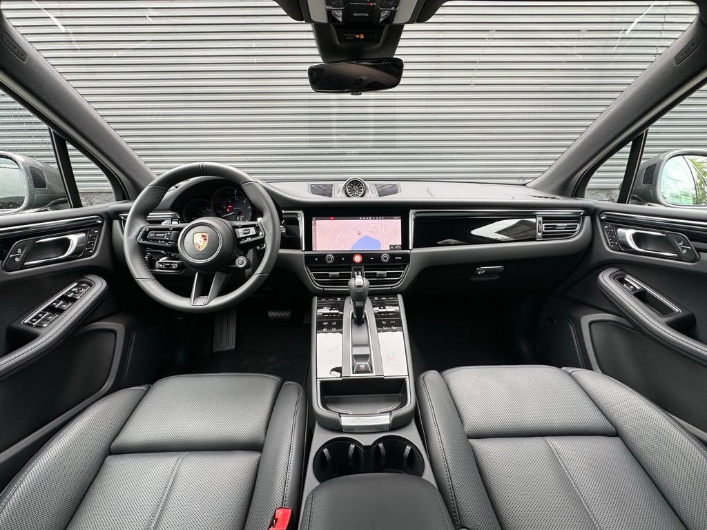 Used 2026 Porsche Macan Turbo AWD/4WD image 6