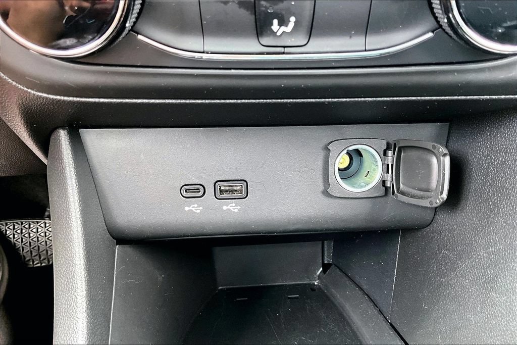 Used 2025 Buick Encore GX Preferred AWD/4WD image 15