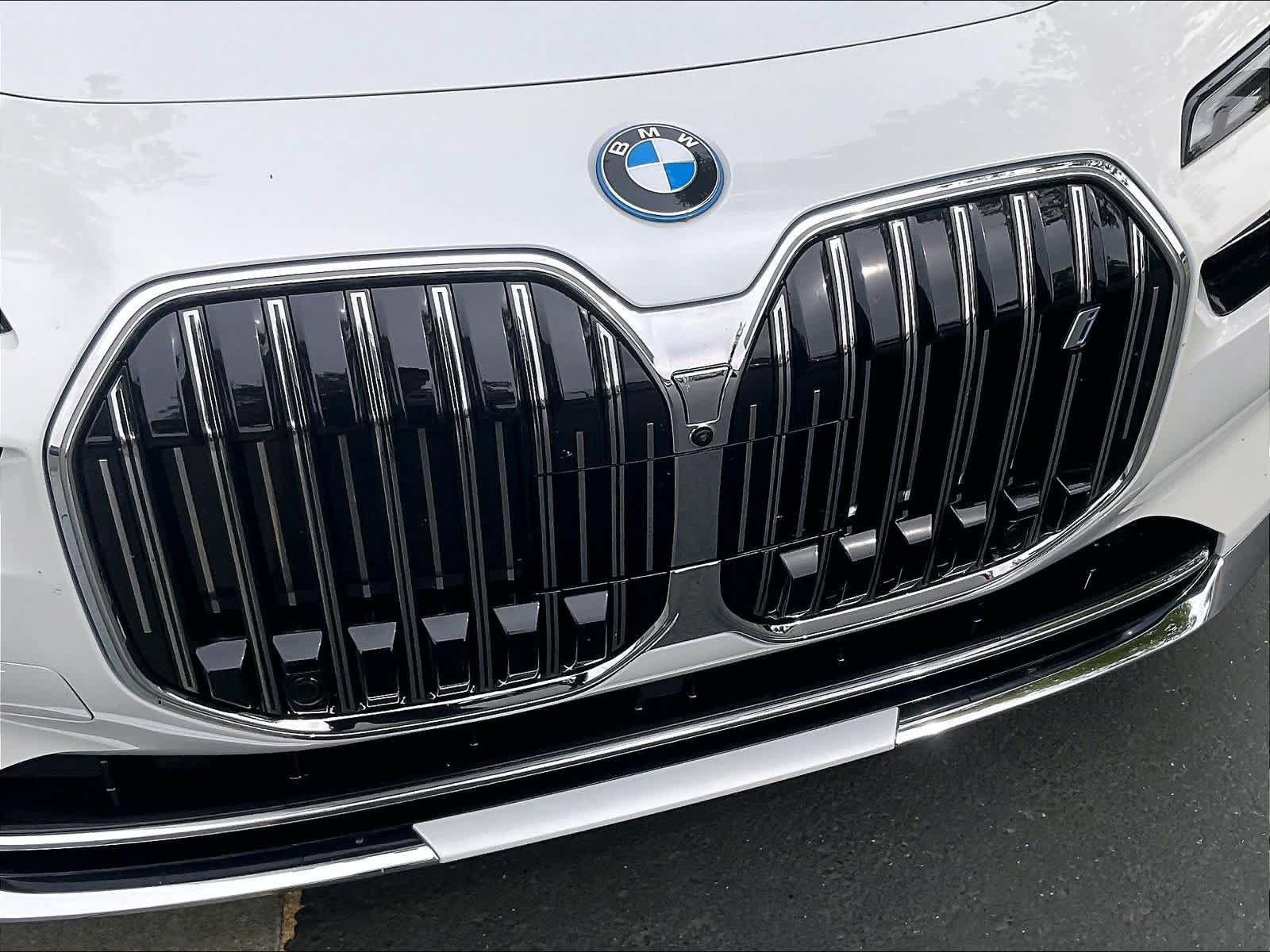 Certified 2024 BMW i7 xDrive60 AWD/4WD image 32