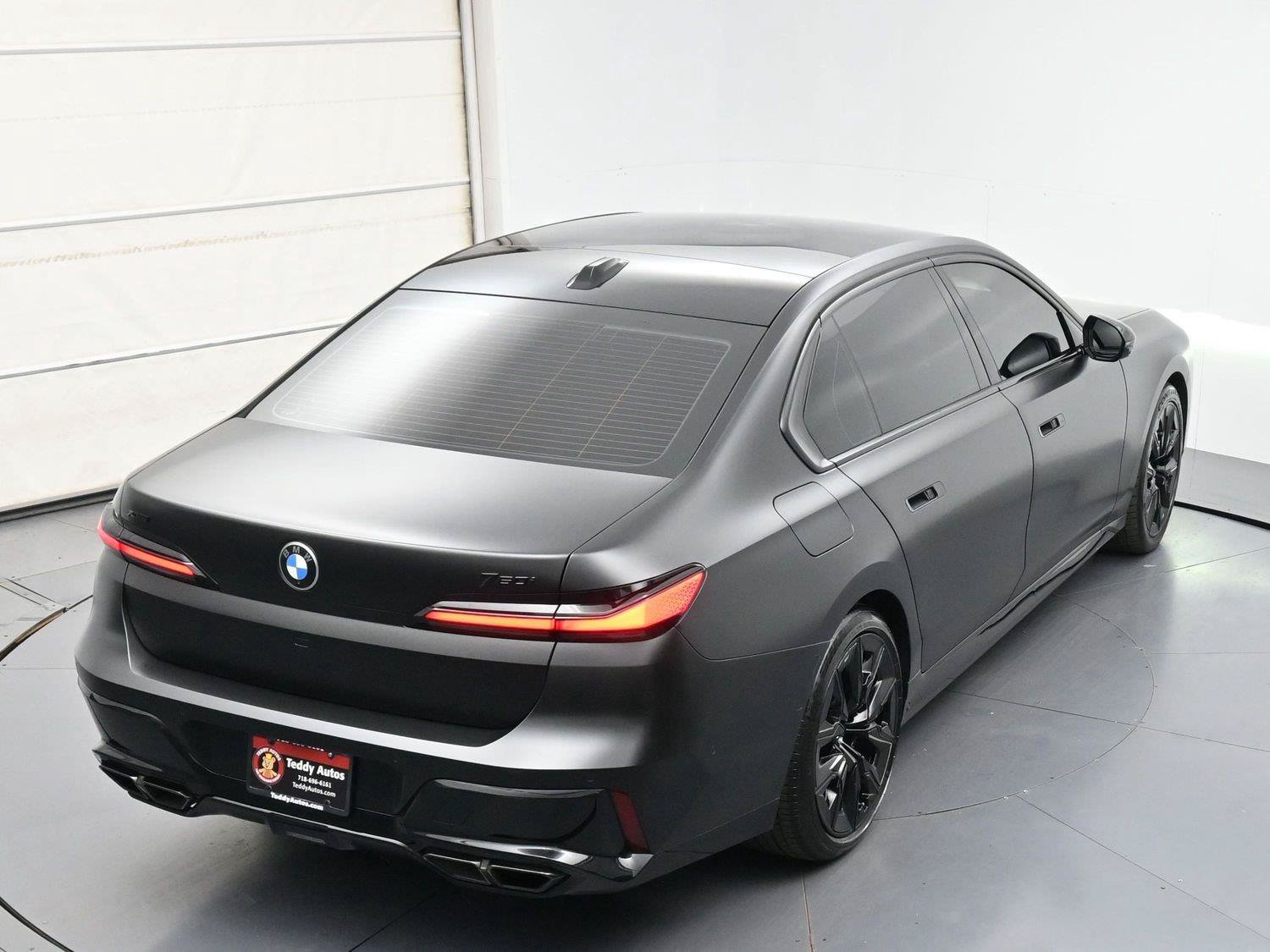 Used 2023 BMW 760i xDrive w/ Executive Package AWD/4WD image 38
