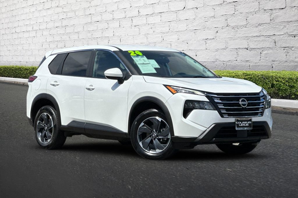 Used 2024 Nissan Rogue SV AWD/4WD image 2