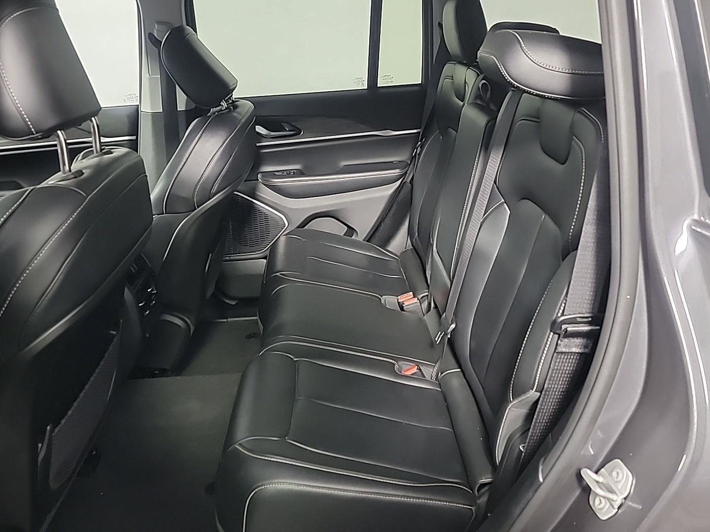 Used 2022 Jeep Grand Cherokee Limited 4xe image 17