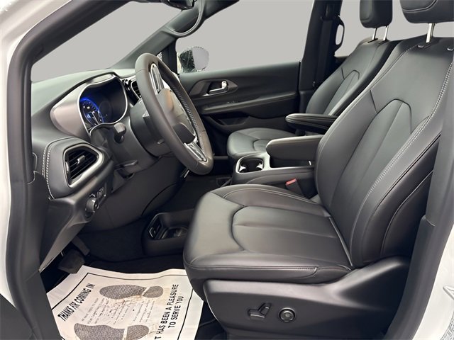 New 2026 Chrysler Pacifica Select image 7