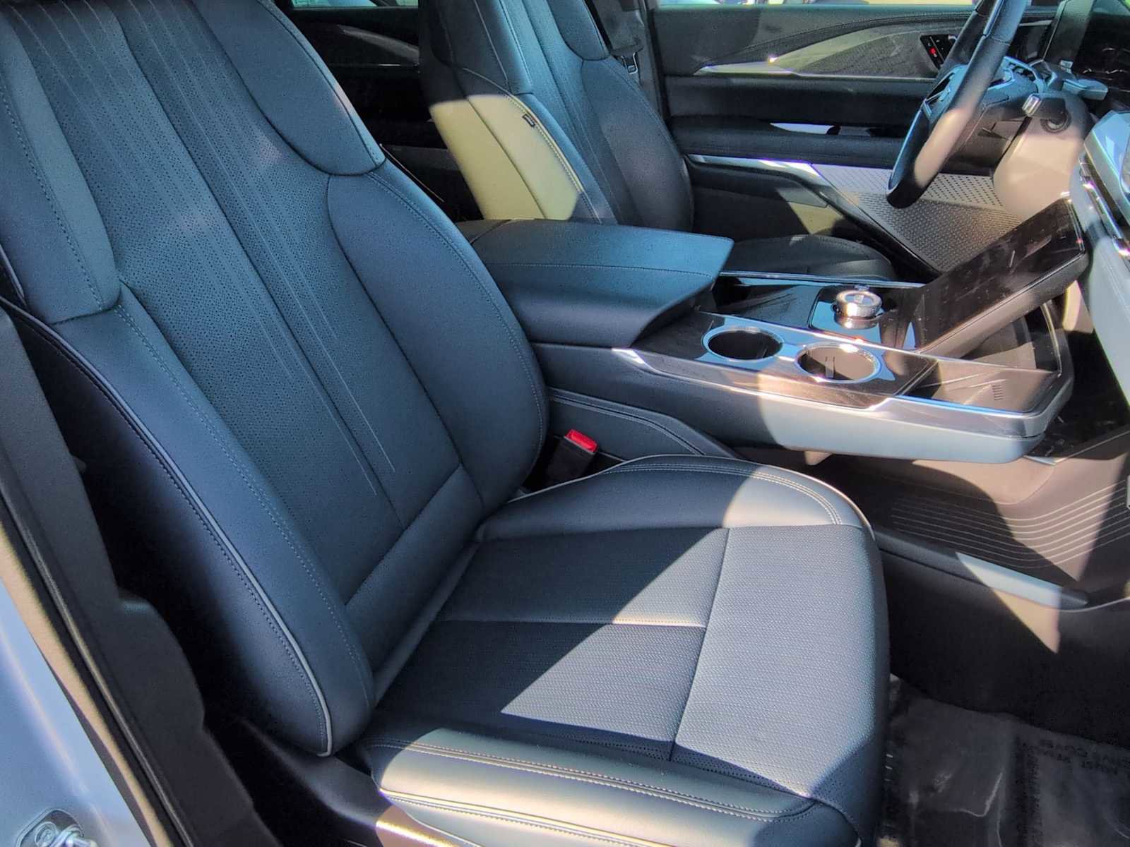 Used 2025 Cadillac Escalade IQ Luxury 2 image 23