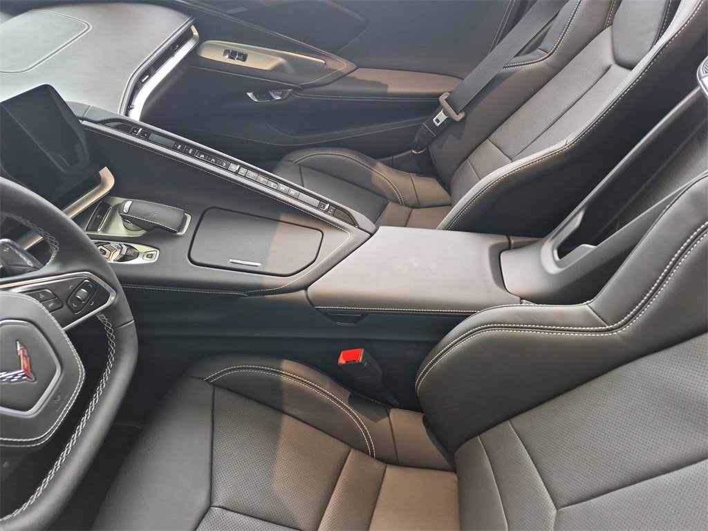 Used 2025 Chevrolet Corvette Stingray Convertible w/ Z51 Performance Package image 16