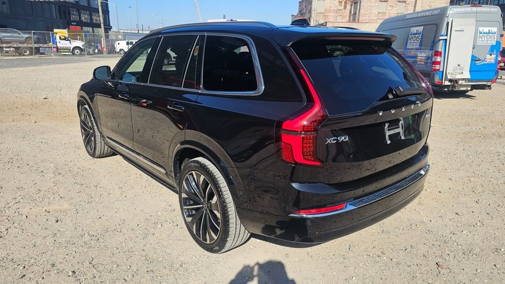 Certified 2025 Volvo XC90 B6 Plus image 3
