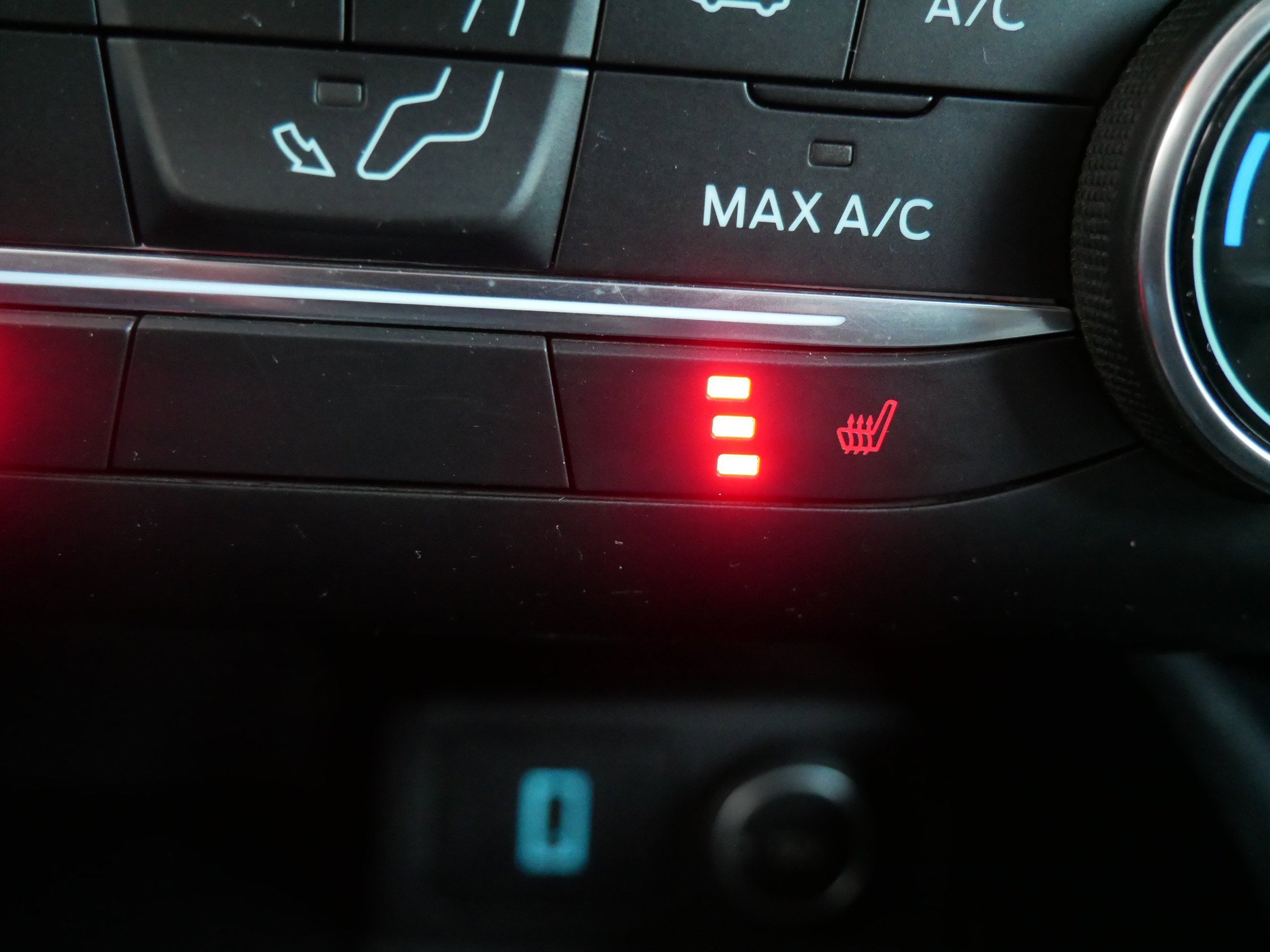 Used 2020 Ford Escape SE image 33