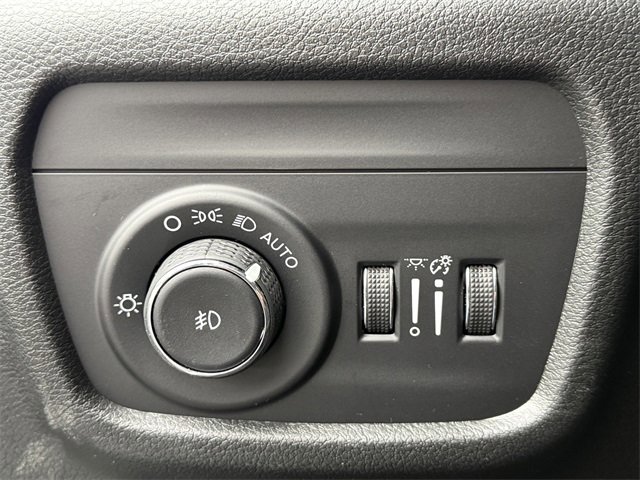 New 2025 Jeep Grand Cherokee Limited w/ Trailer Tow Package image 15