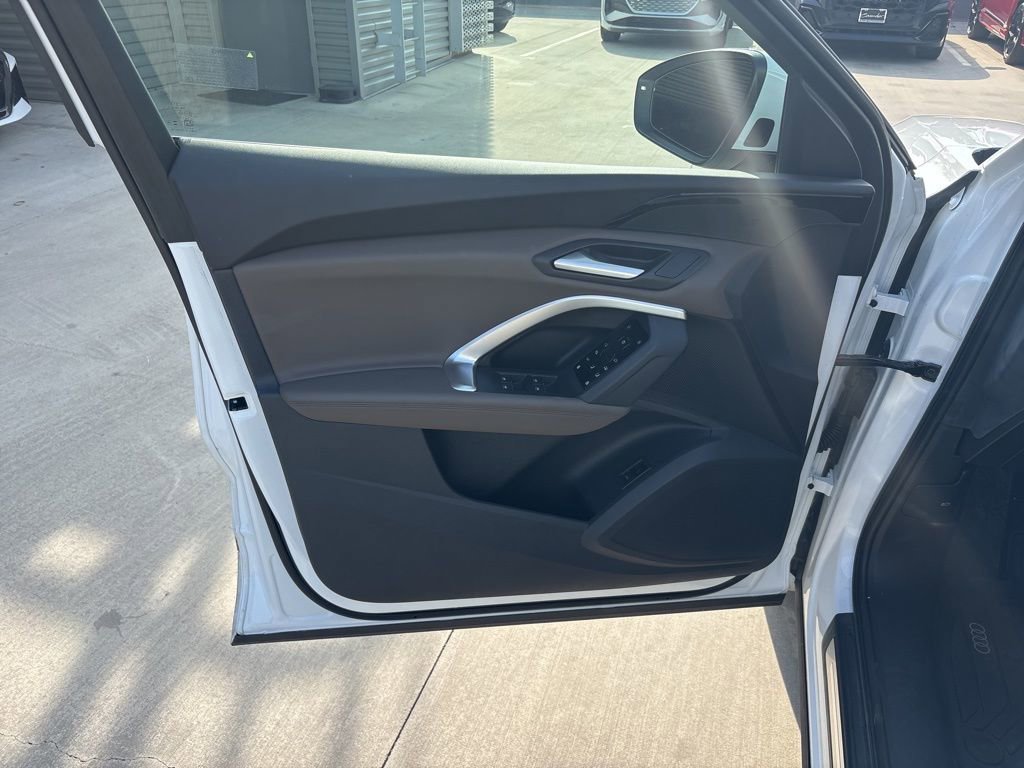 Used 2025 Audi Q5 Premium w/ Convenience Package image 10