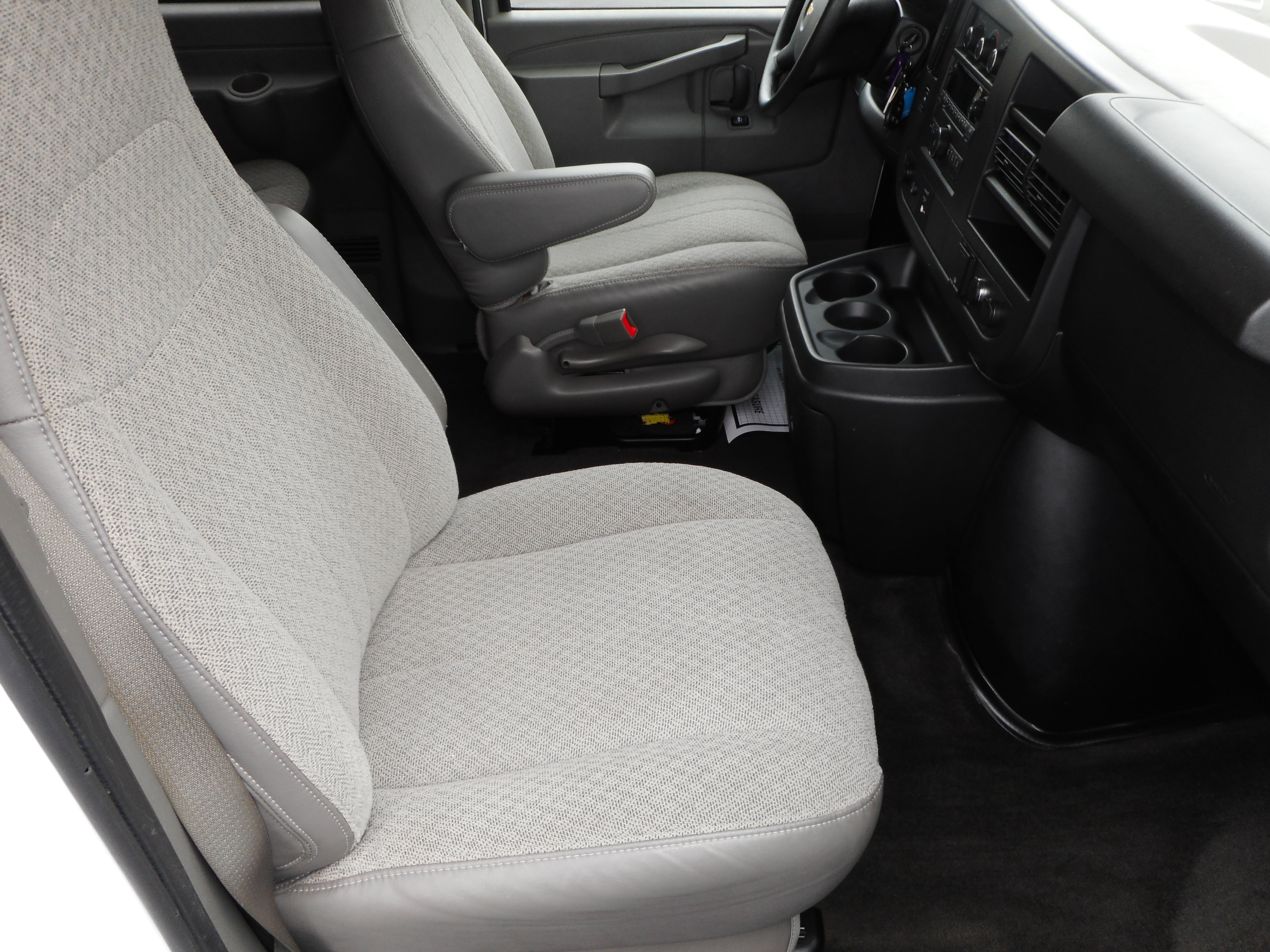 Used 2016 Chevrolet Express 3500 LT w/ LT Preferred Equipment Group RWD image 28