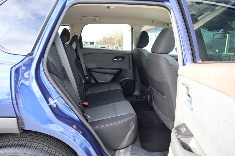 Used 2023 Nissan Rogue SV image 18