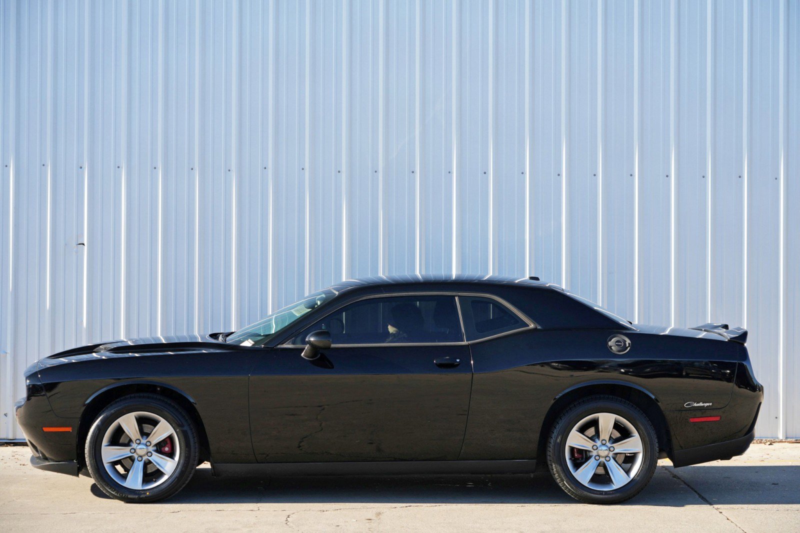 Used 2015 Dodge Challenger SXT image 34