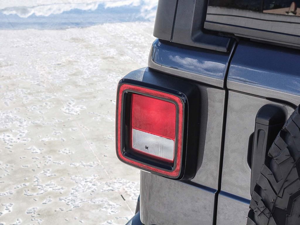 Used 2022 Jeep Wrangler Sport AWD/4WD image 7