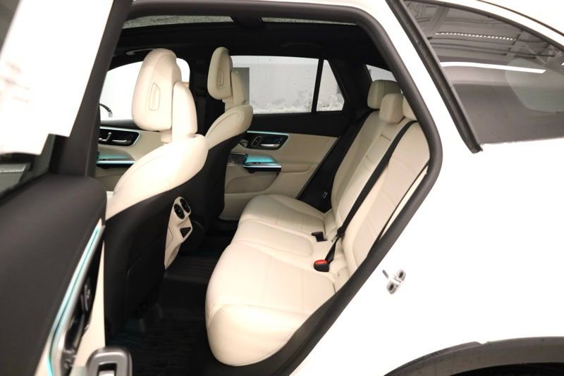 Used 2023 Mercedes-Benz GLC 300 4MATIC image 32