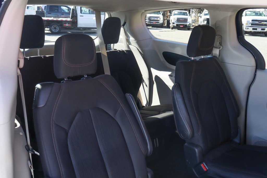 Used 2019 Chrysler Pacifica Touring image 35
