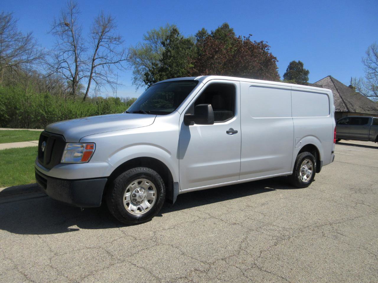 Used 2016 Nissan NV 2500 SV RWD image 2