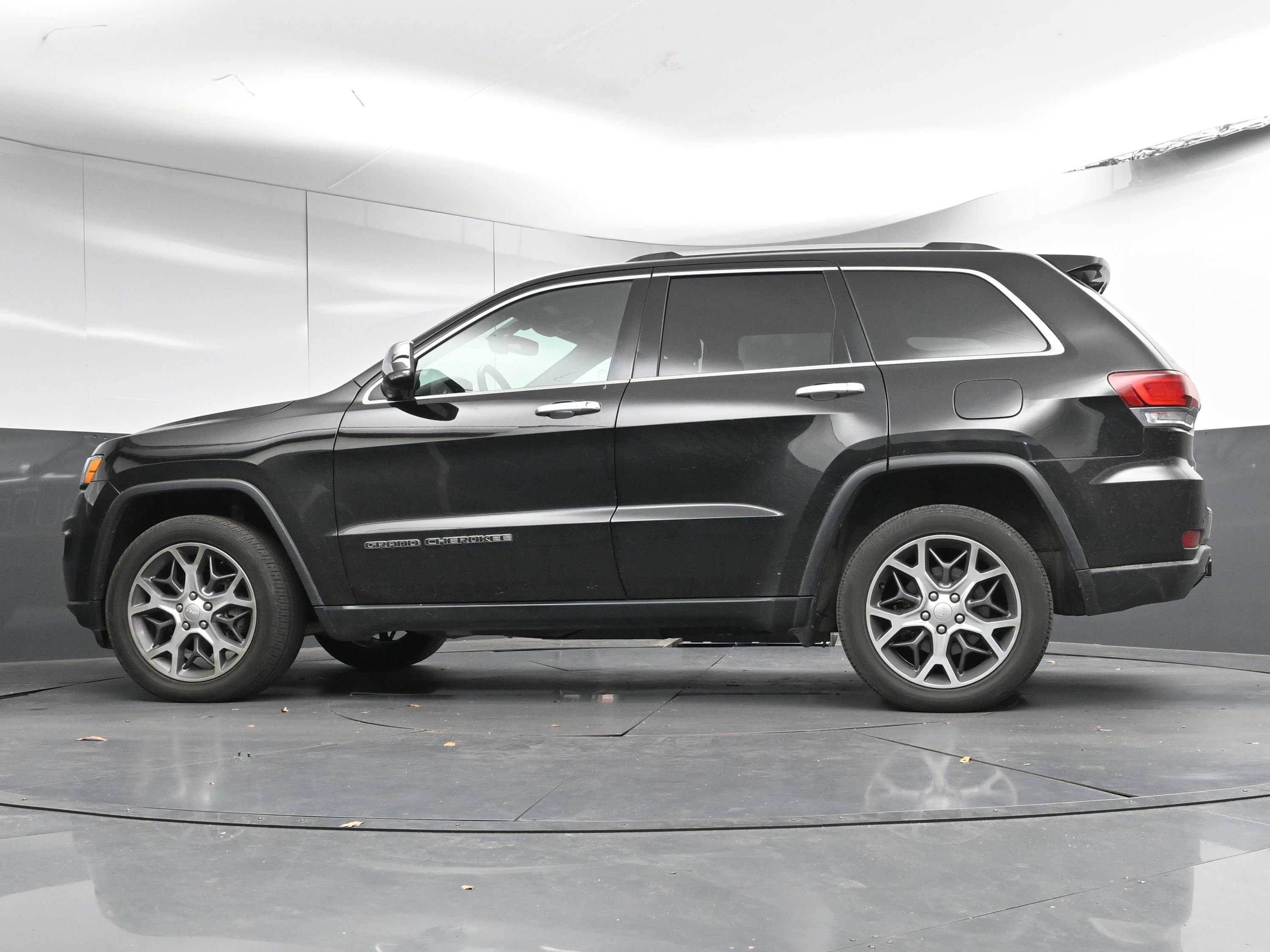 Used 2020 Jeep Grand Cherokee Limited w/ Luxury Group II image 29