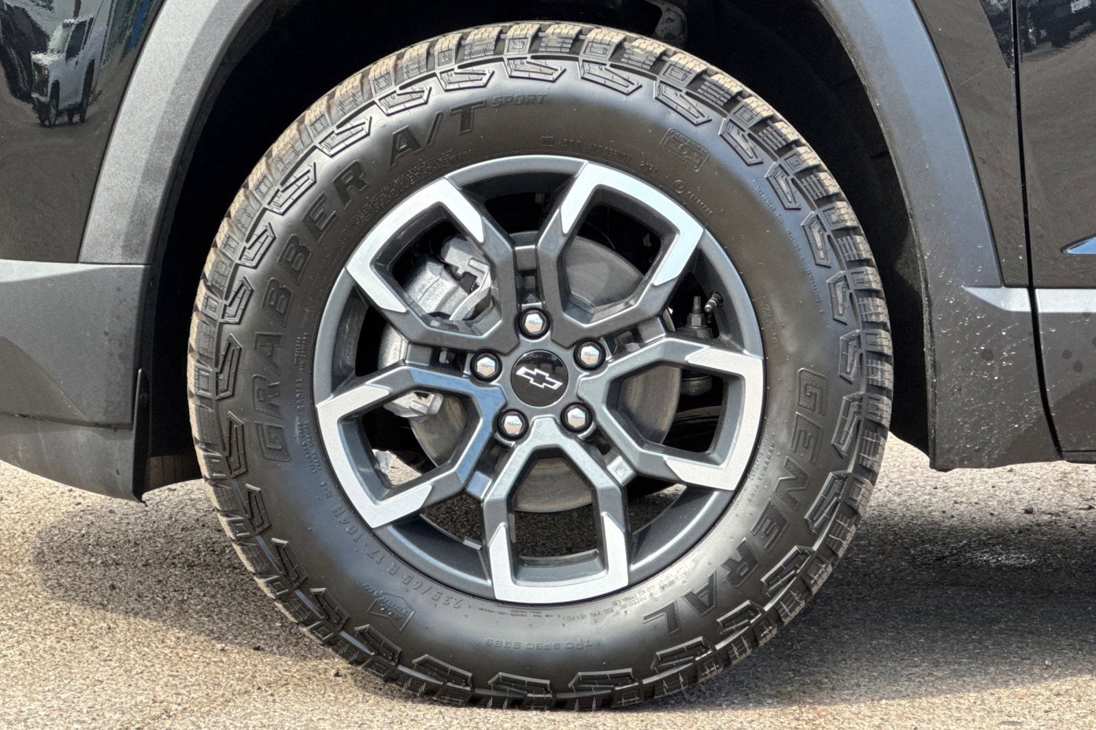 Used 2025 Chevrolet Equinox ACTIV w/ Safety and Technology Package AWD/4WD image 24
