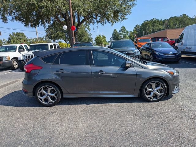 Used 2018 Ford Focus ST FWD image 4
