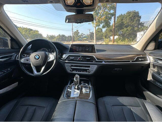 Used 2017 BMW 740i image 13