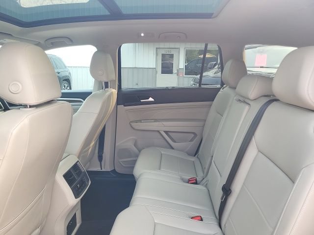 Used 2023 Volkswagen Atlas SEL AWD/4WD image 4